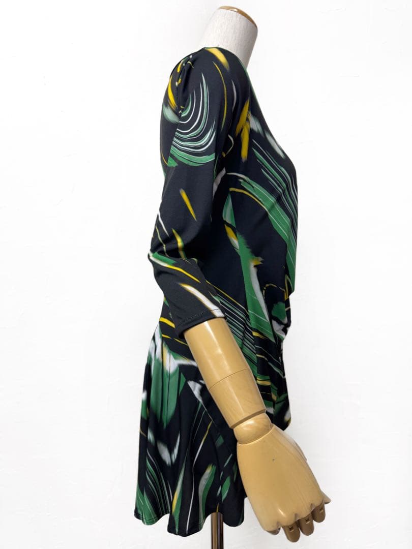 【スタイリッシュ】新品社交ダンス　緑黒プリントチュニックｒ398