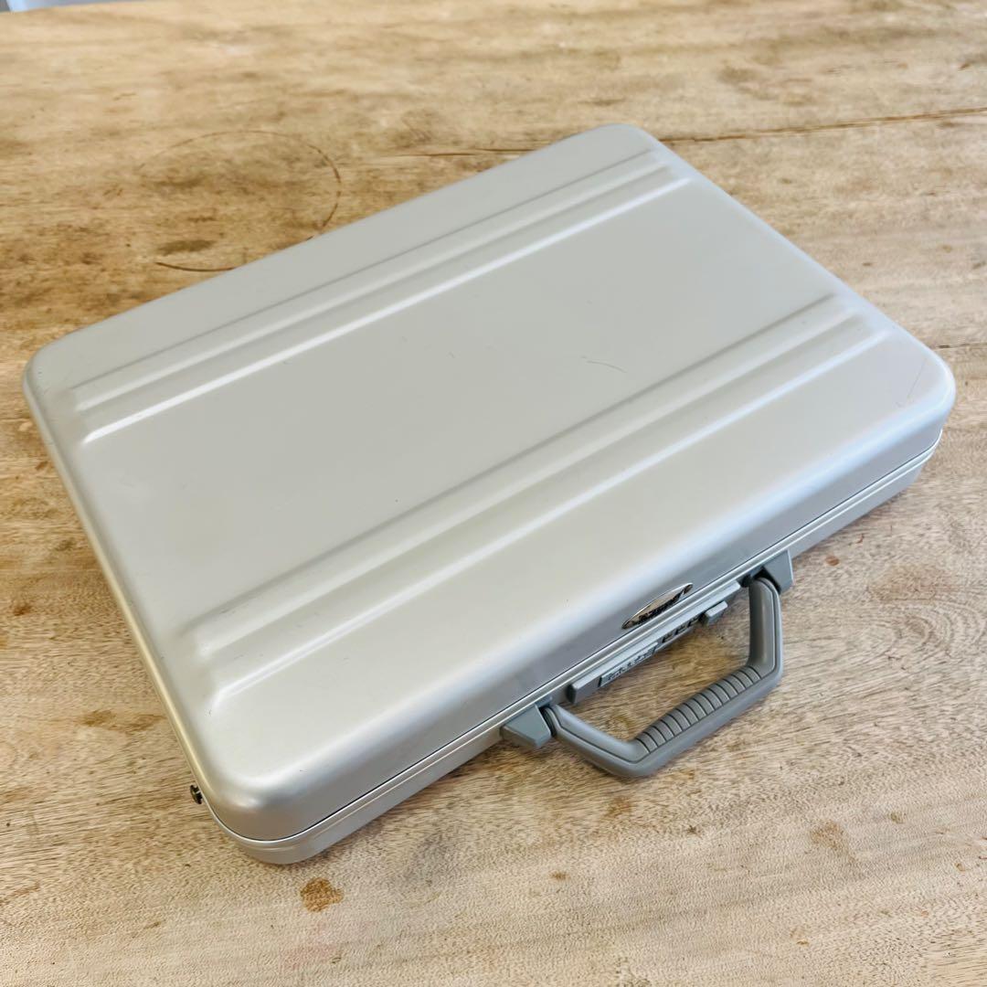 ZERO セキュリティケース 9430 シルバー