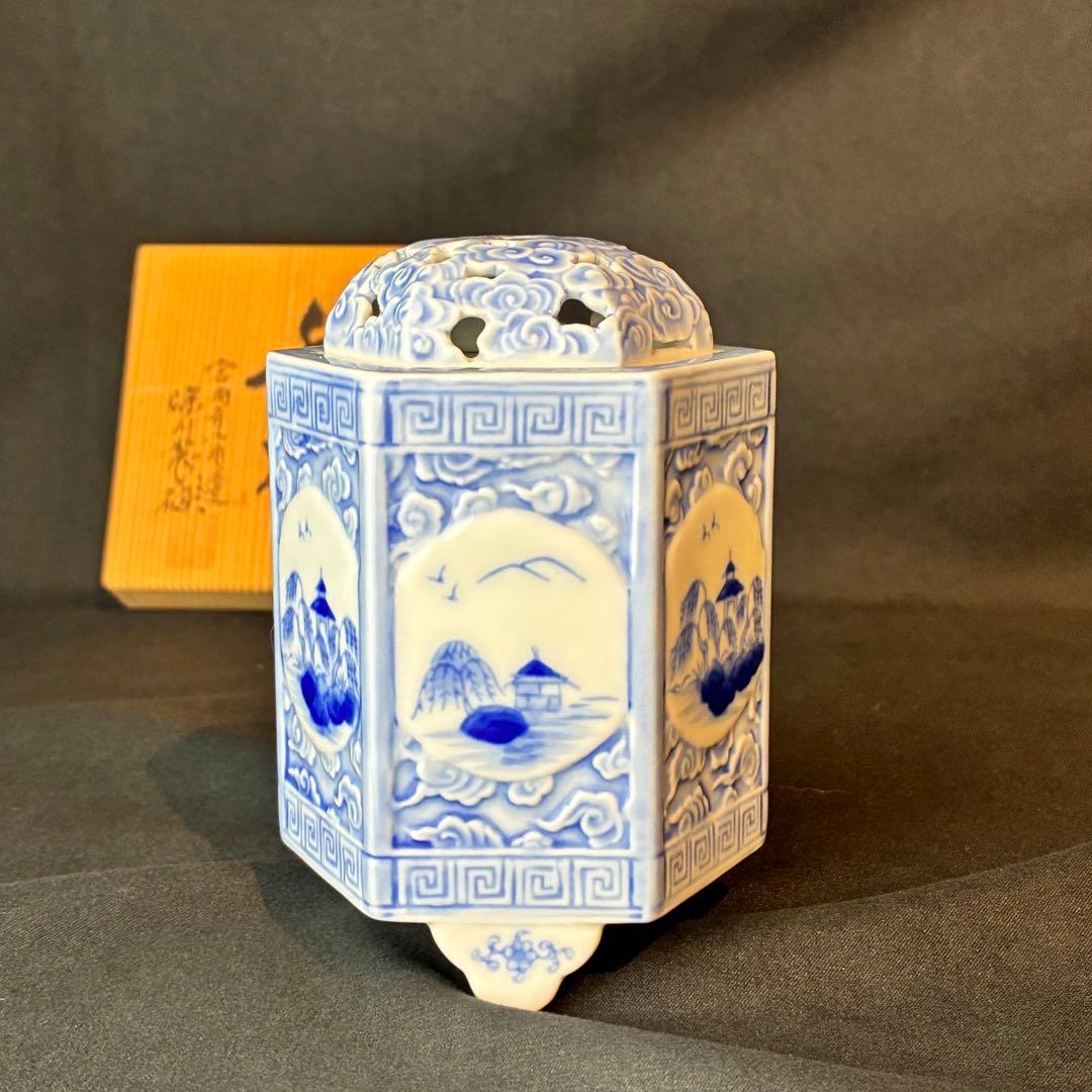 宮内庁御用達　深川製磁　雲地紋染付山水　六角香炉　共箱有　香道　茶道　未使用