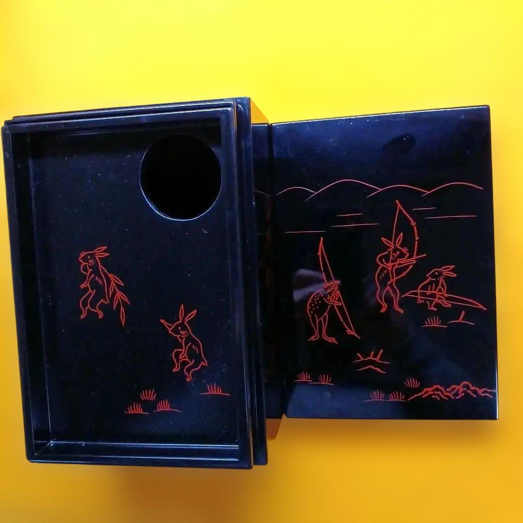 利休 茶箱 と 羽箒 鳥獣戯画の模様