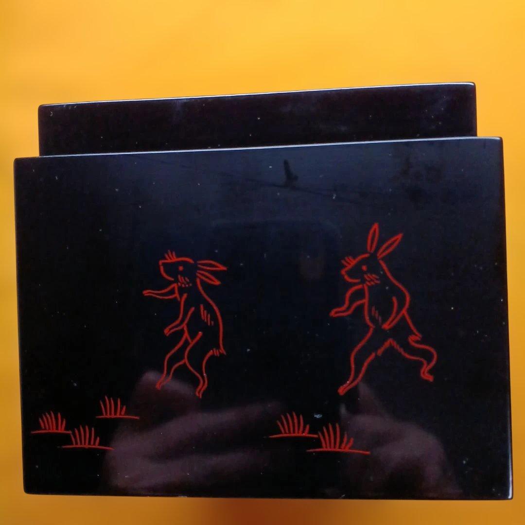 利休 茶箱 と 羽箒 鳥獣戯画の模様