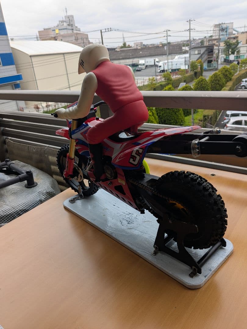 SR-5 使用期間は少です。オマケでリポバッテリーを、お付けします。